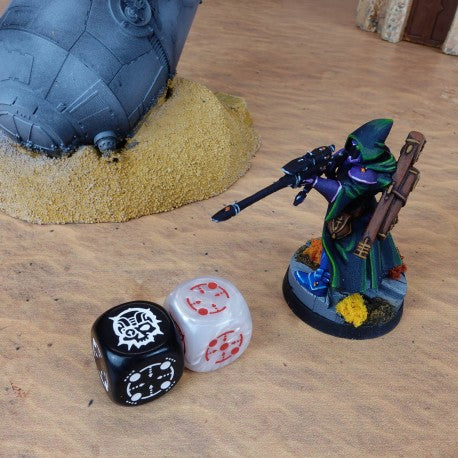 Q Workshop - Crosshairs: Black&Pearl Compact D6 Dice Set (20 pieces)